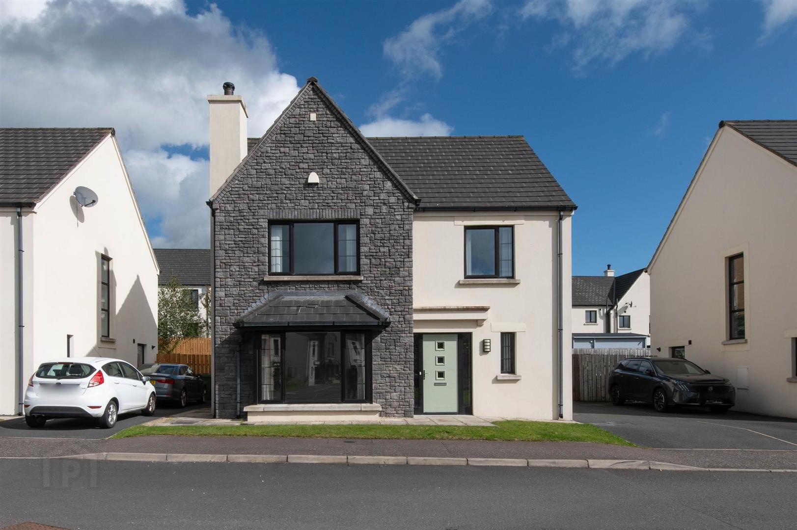 49 Bishops Green 1 of 26
