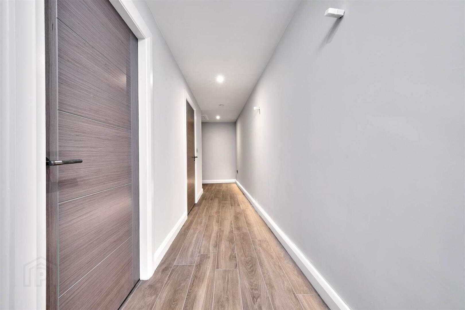 Apartment 1 17 The Promenade 5 of 19