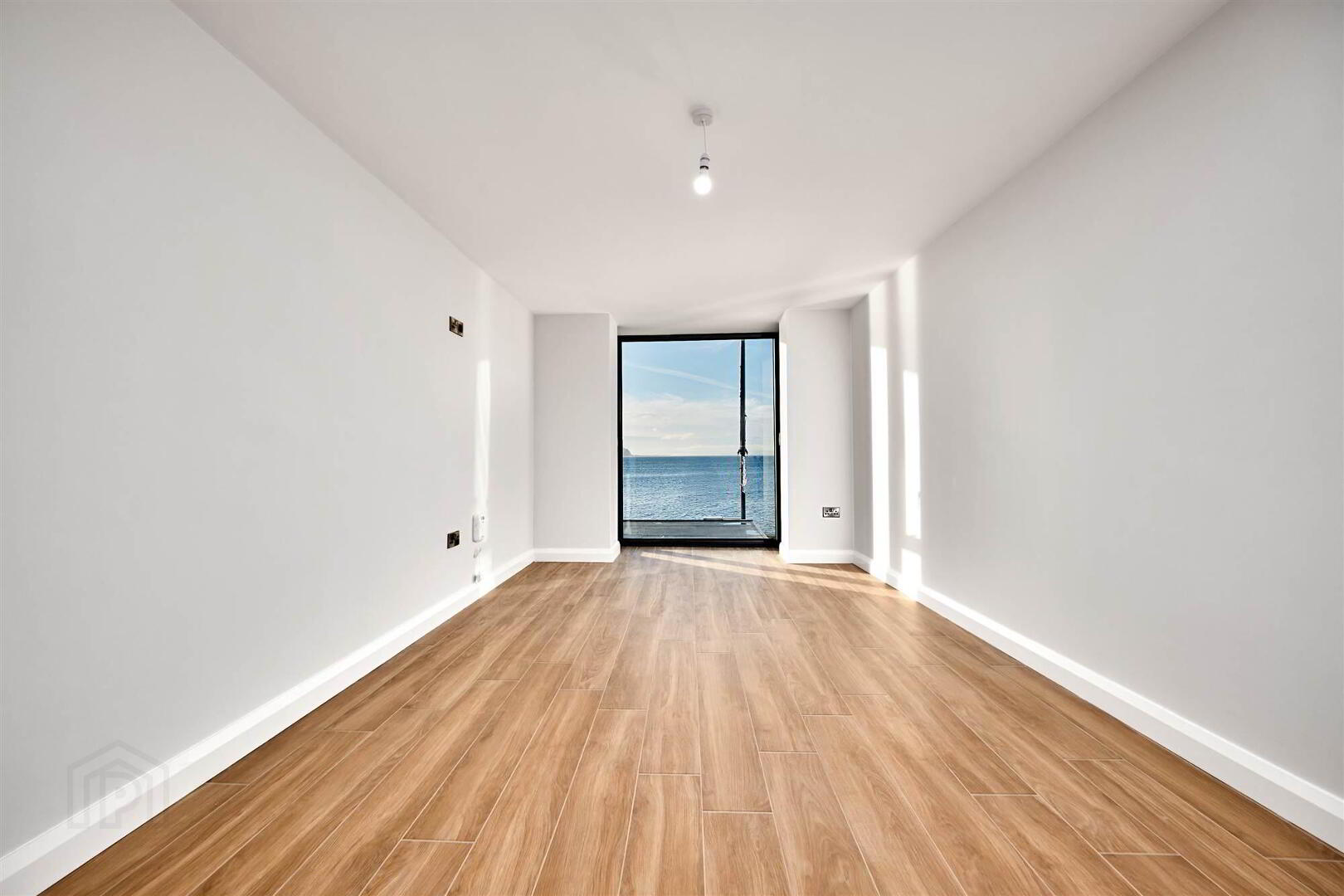 Apartment 1 17 The Promenade 11 of 19