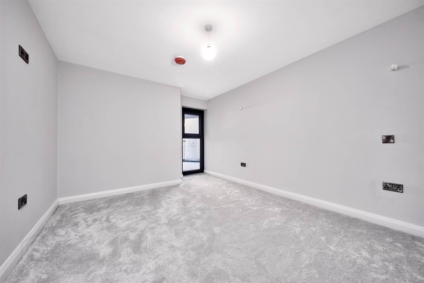 Apartment 1 17 The Promenade 14 of 19