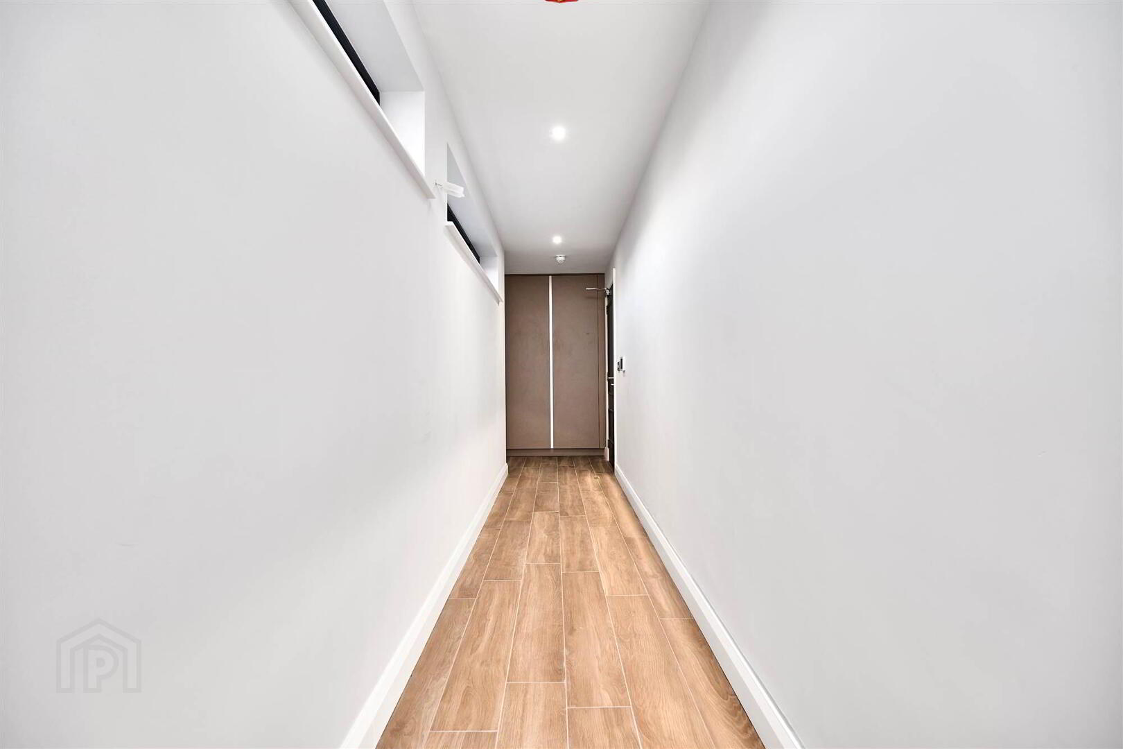 Apartment 3 17 The Promenade 4 of 18