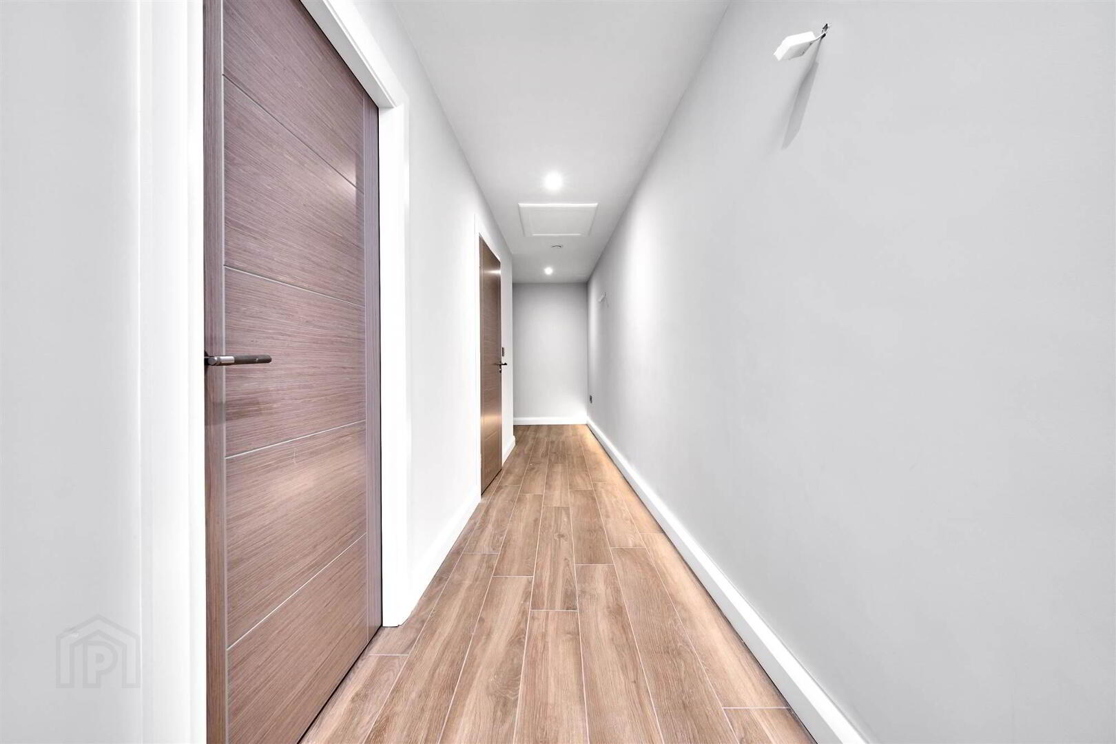 Apartment 3 17 The Promenade 3 of 18
