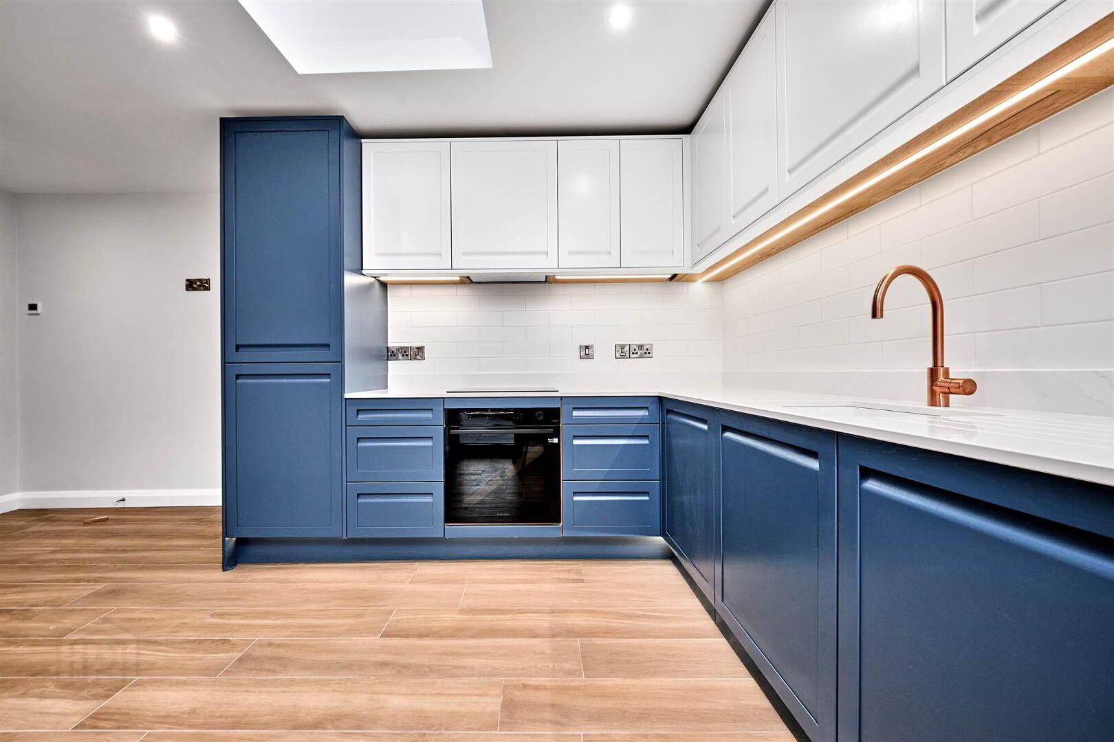 Apartment 3 17 The Promenade 6 of 18