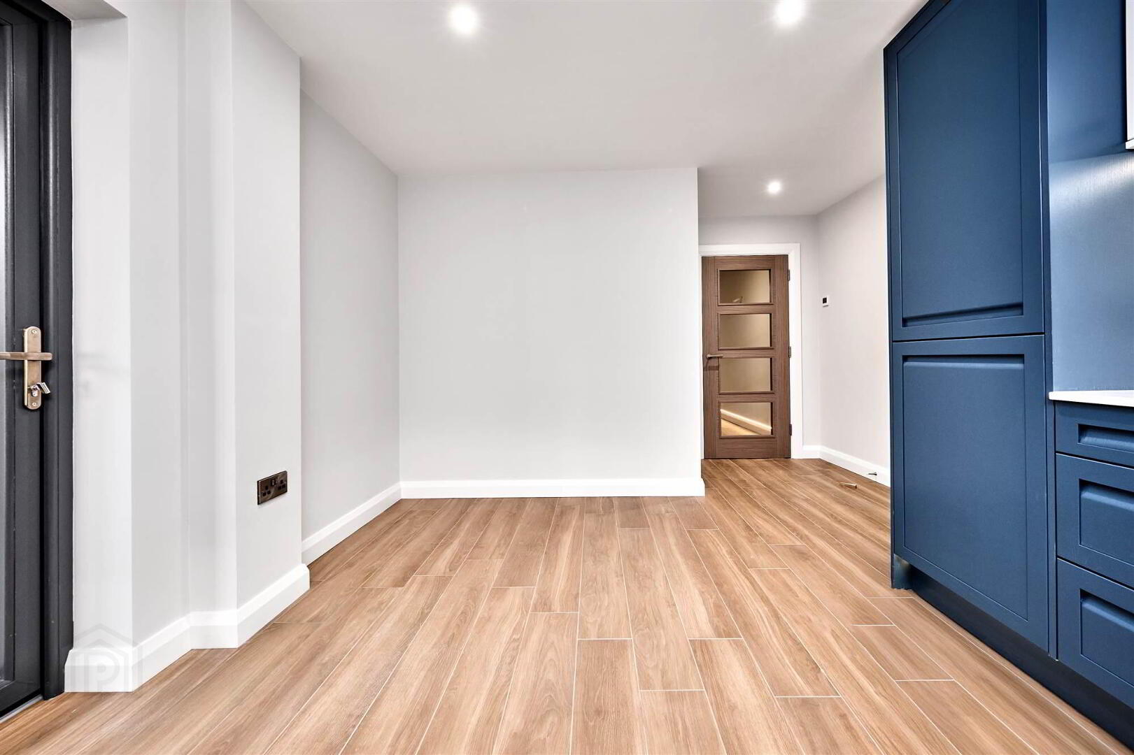 Apartment 3 17 The Promenade 8 of 18
