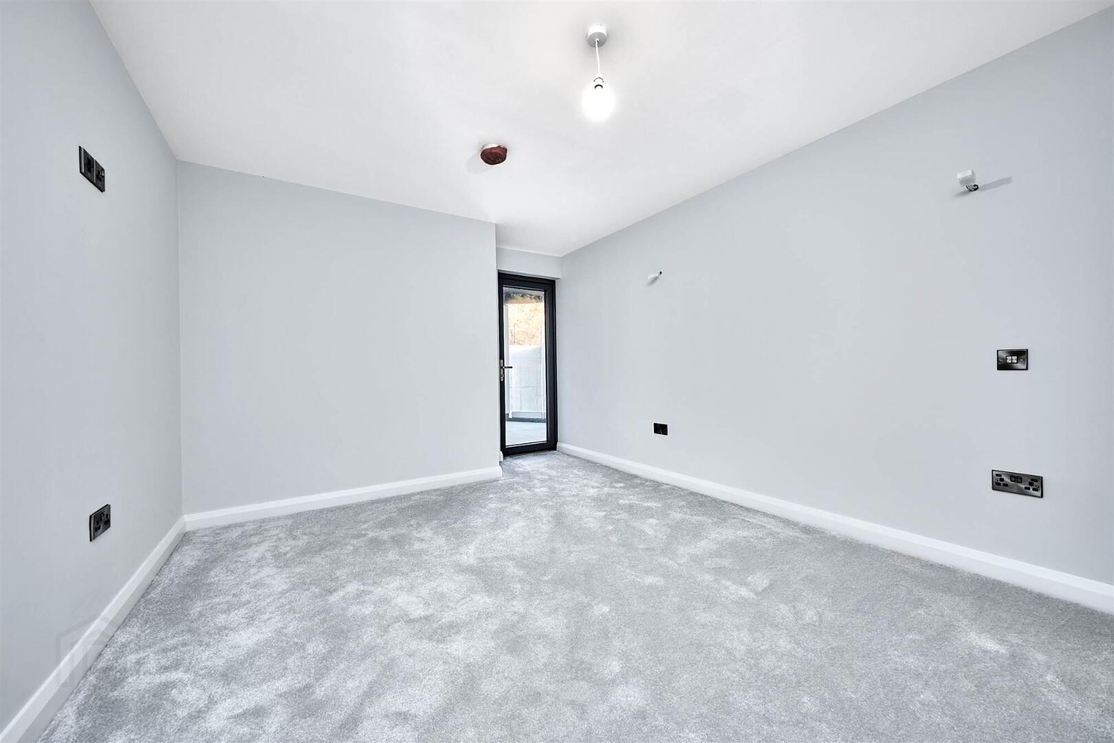 Apartment 3 17 The Promenade 10 of 18