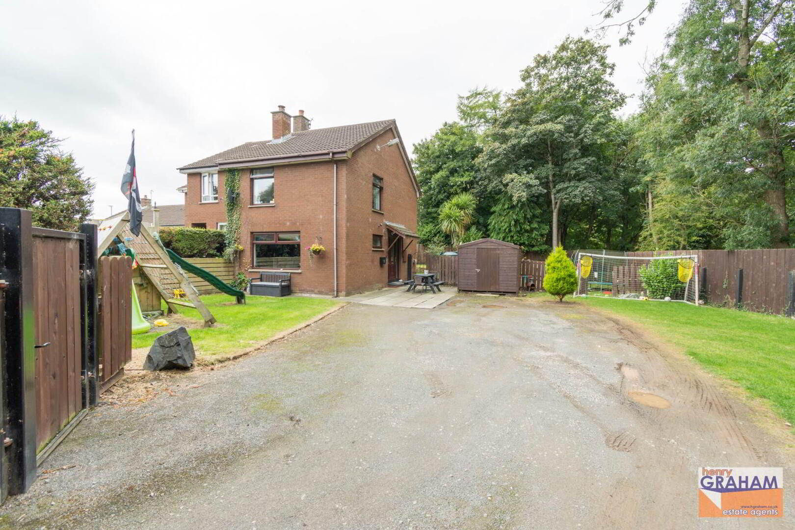 9 Knockburn Crescent 16 of 19