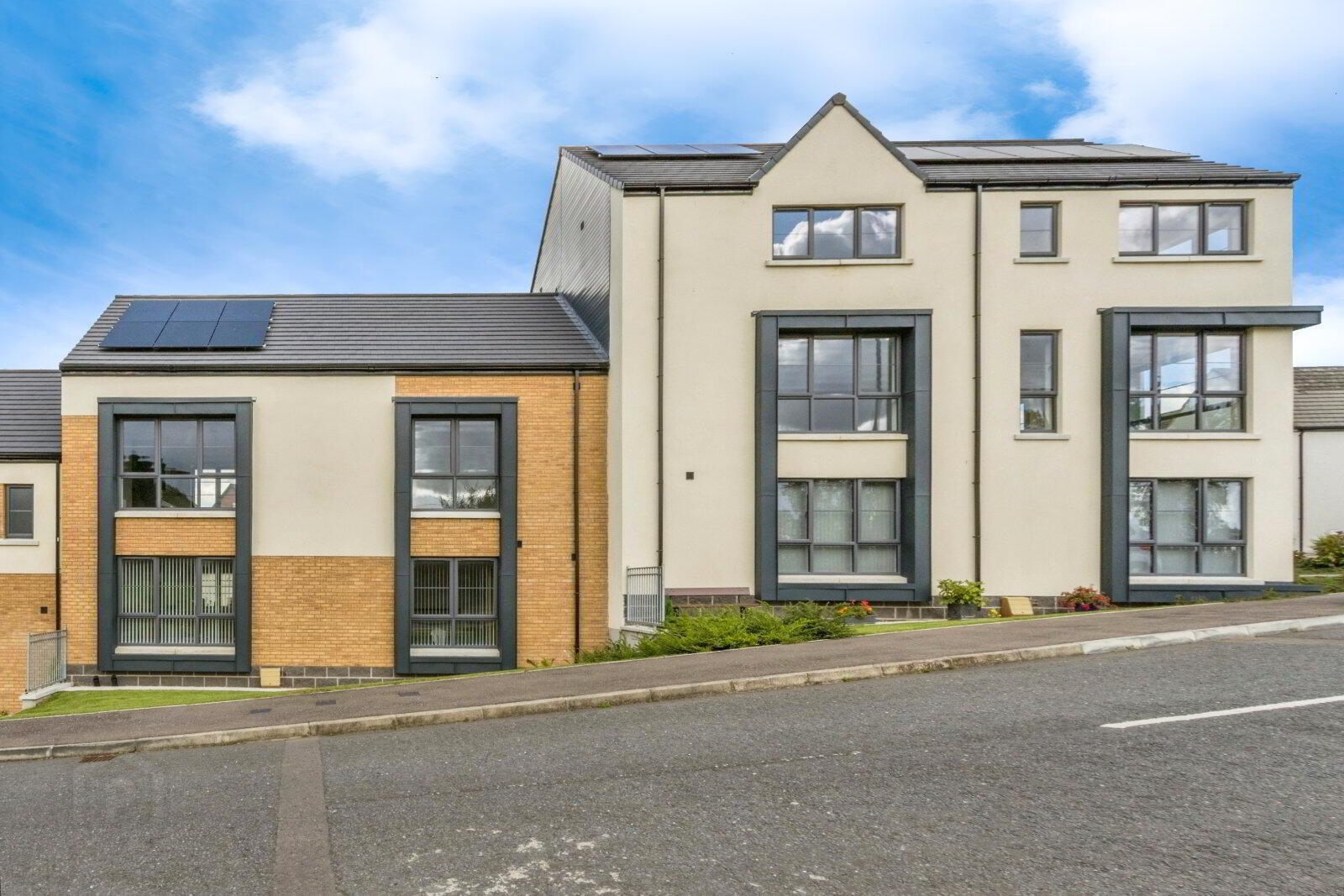 6 Fairfields Mews 3 of 18