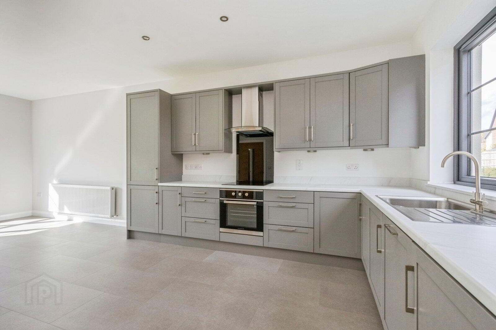 6 Fairfields Mews 8 of 18