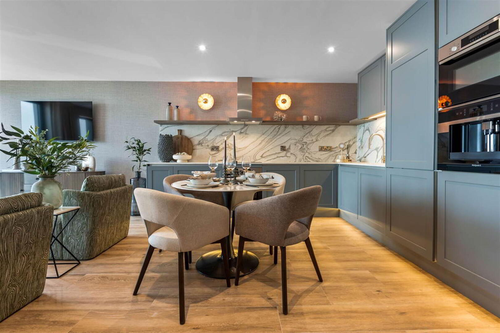 Apartment 5 18 The Promenade 5 of 27