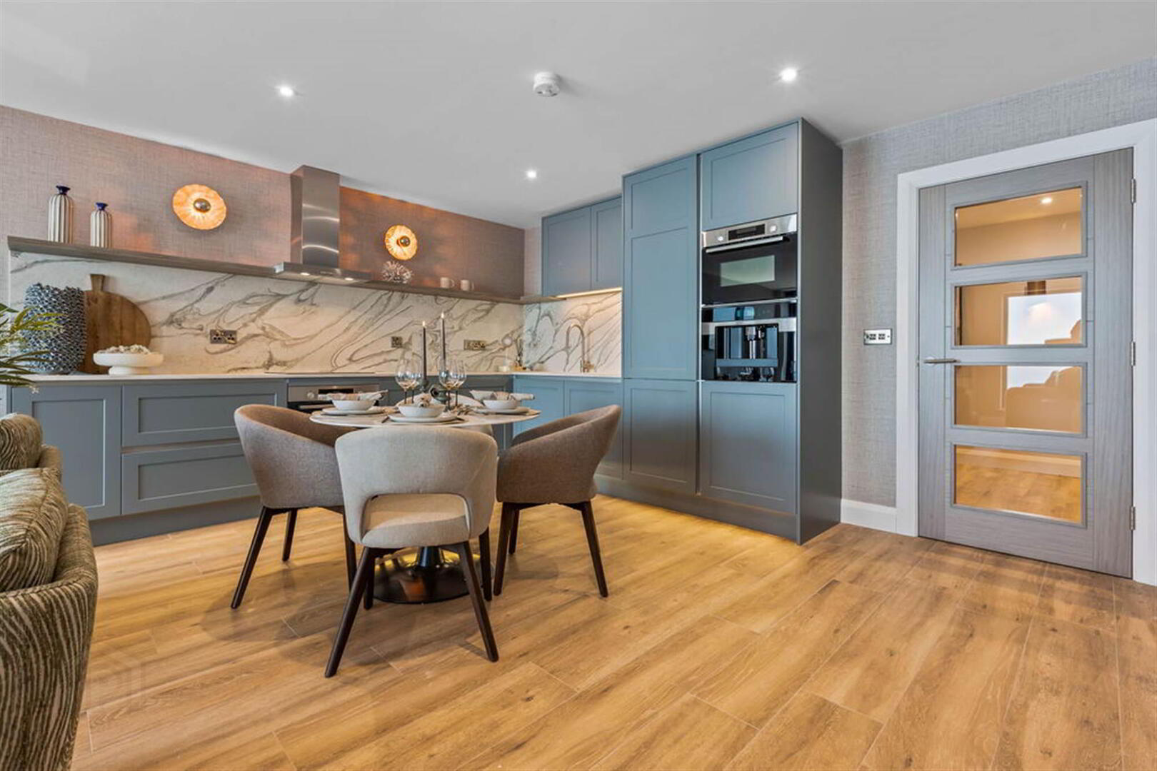 Apartment 5 18 The Promenade 4 of 27