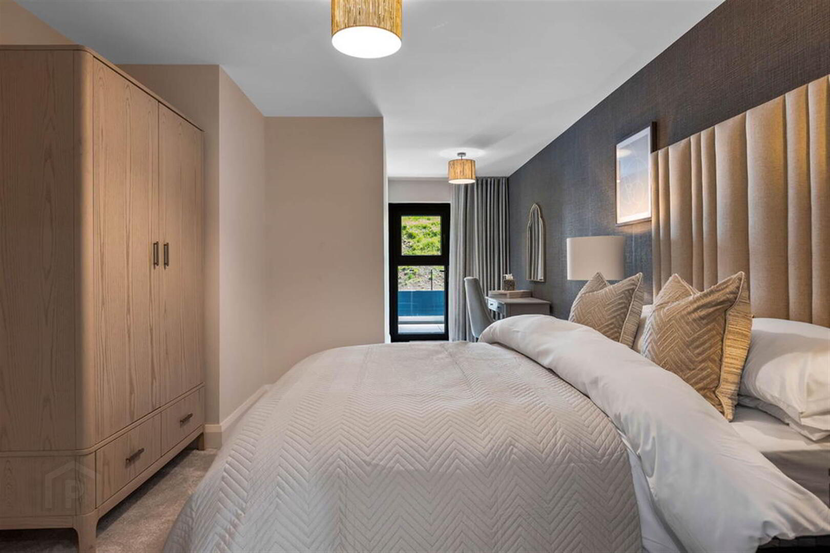 Apartment 5 18 The Promenade 14 of 27