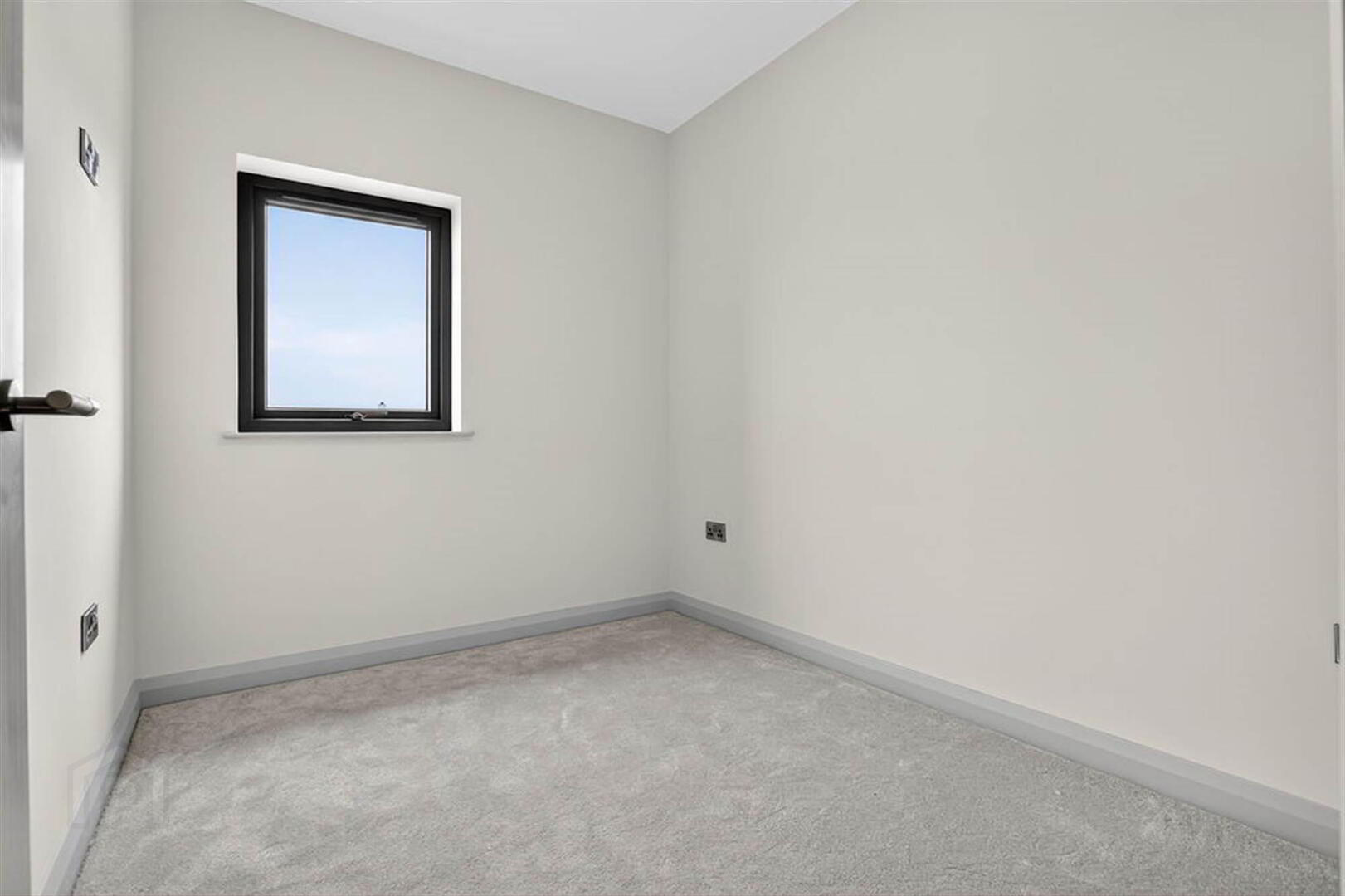 Apartment 6 17 The Promenade 26 of 37