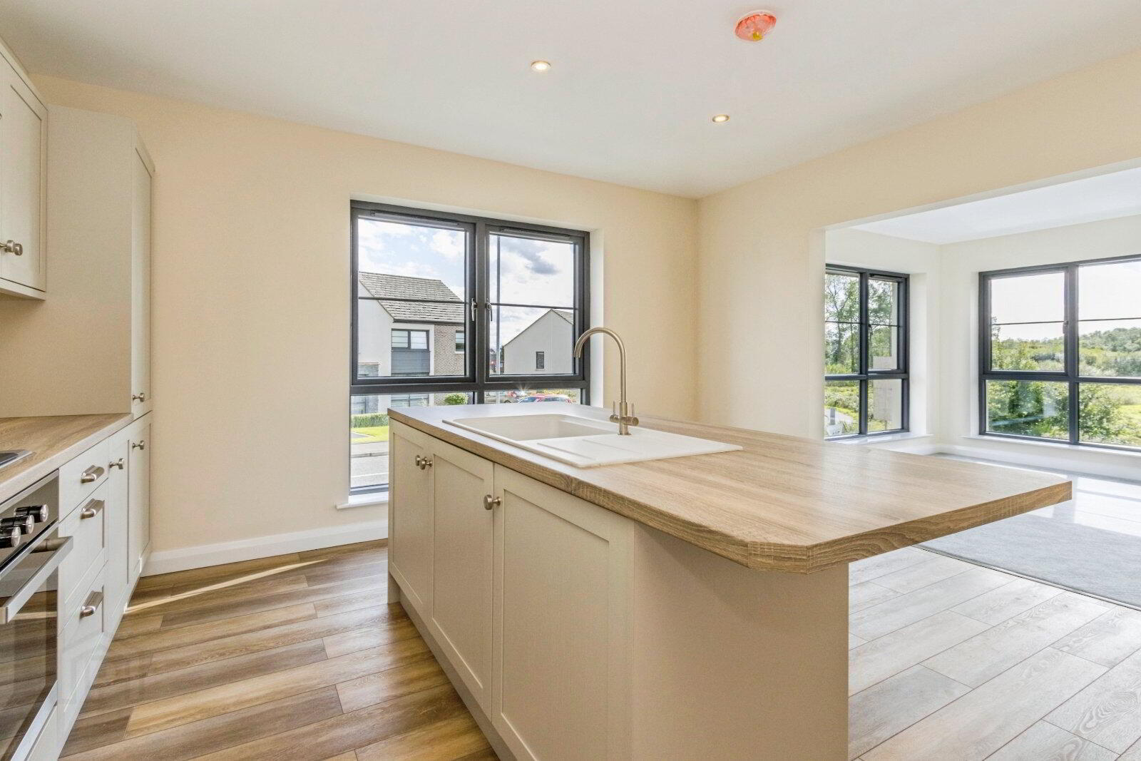 11 Fairfields Mews 3 of 16