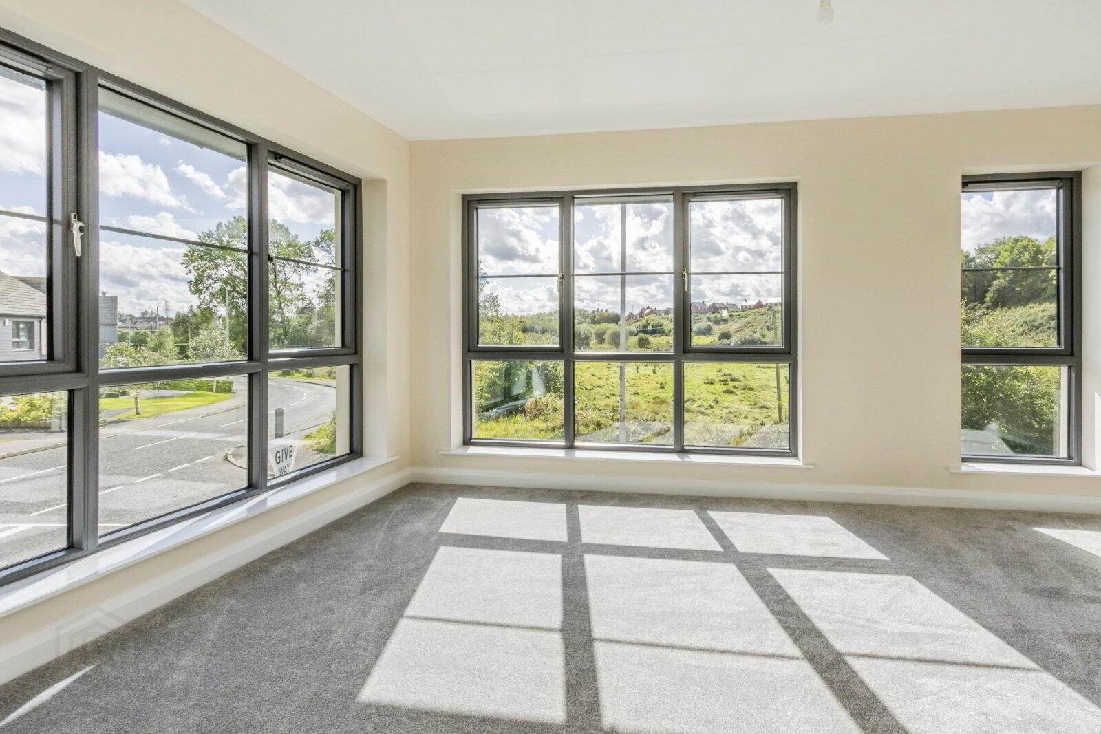 11 Fairfields Mews 4 of 16