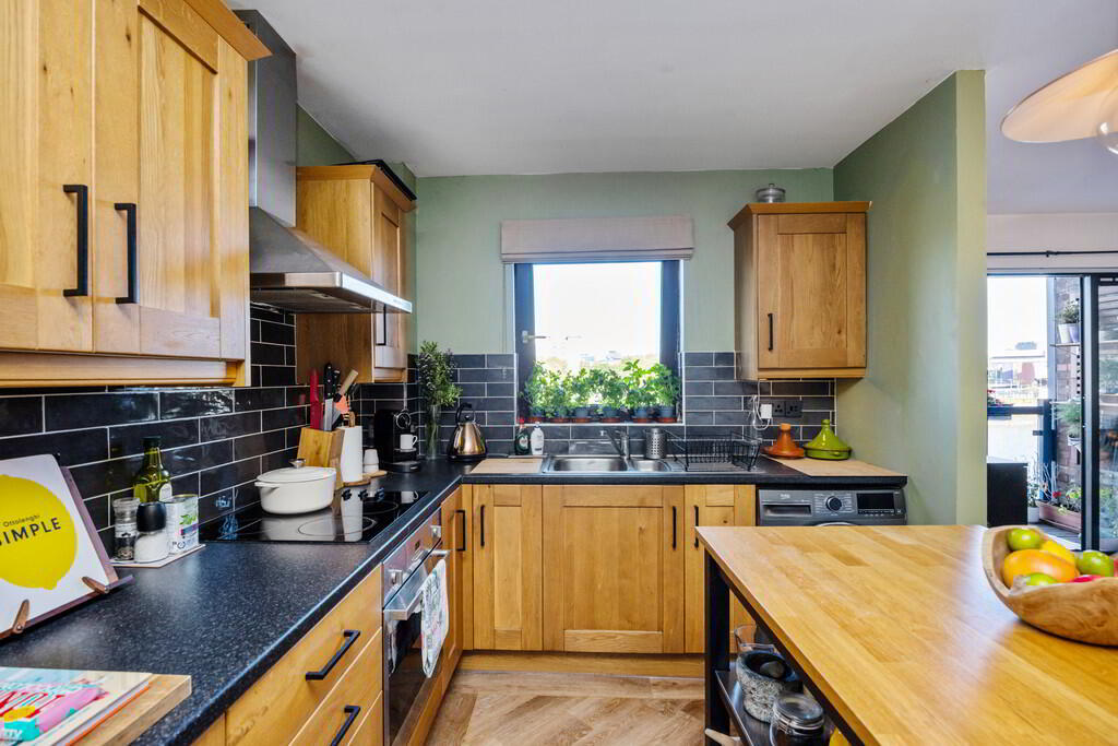 16 Ravenhill Reach 4 of 27