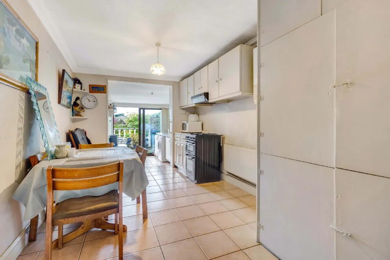 5 Sarsfield Avenue 7 of 22