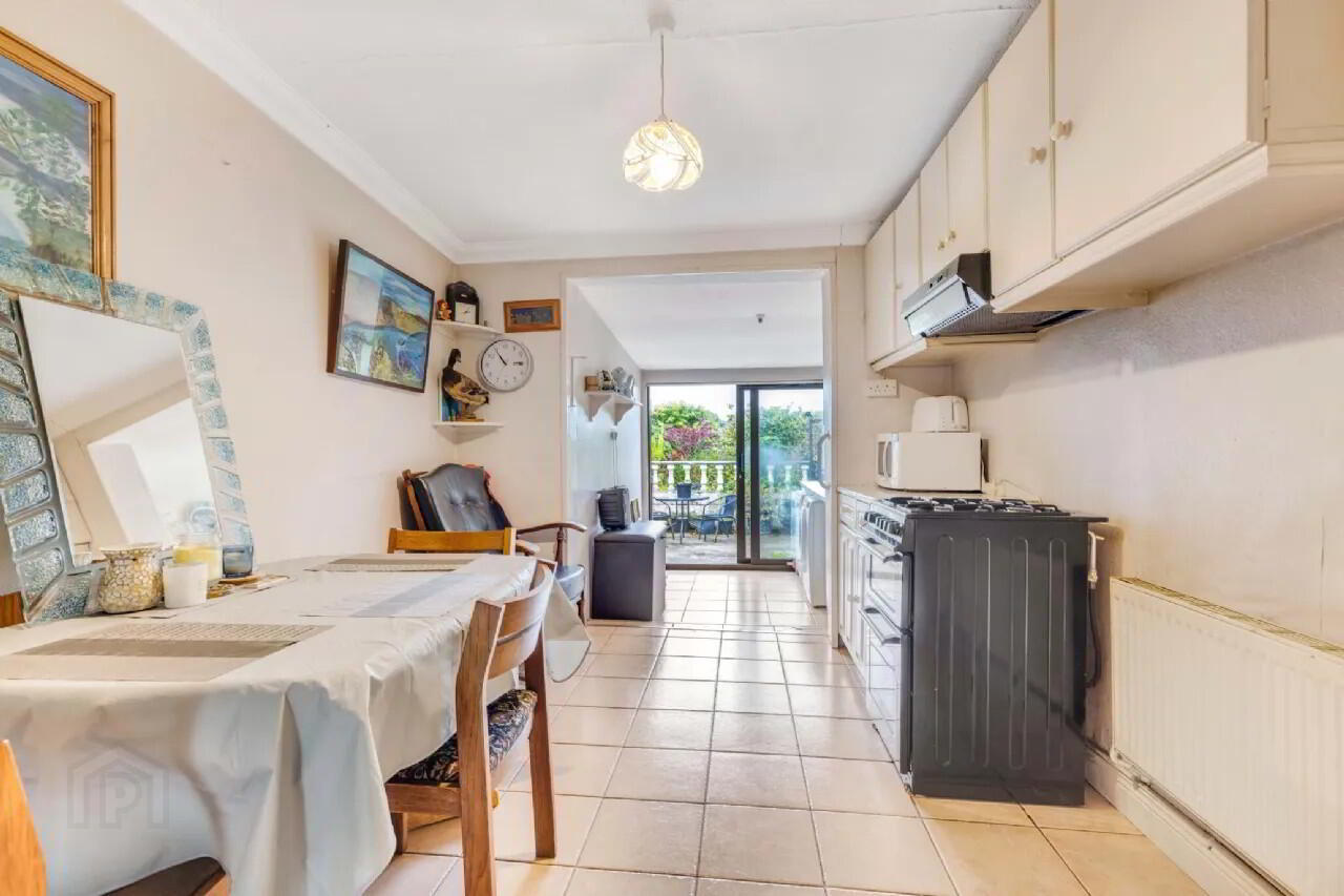 5 Sarsfield Avenue 8 of 22