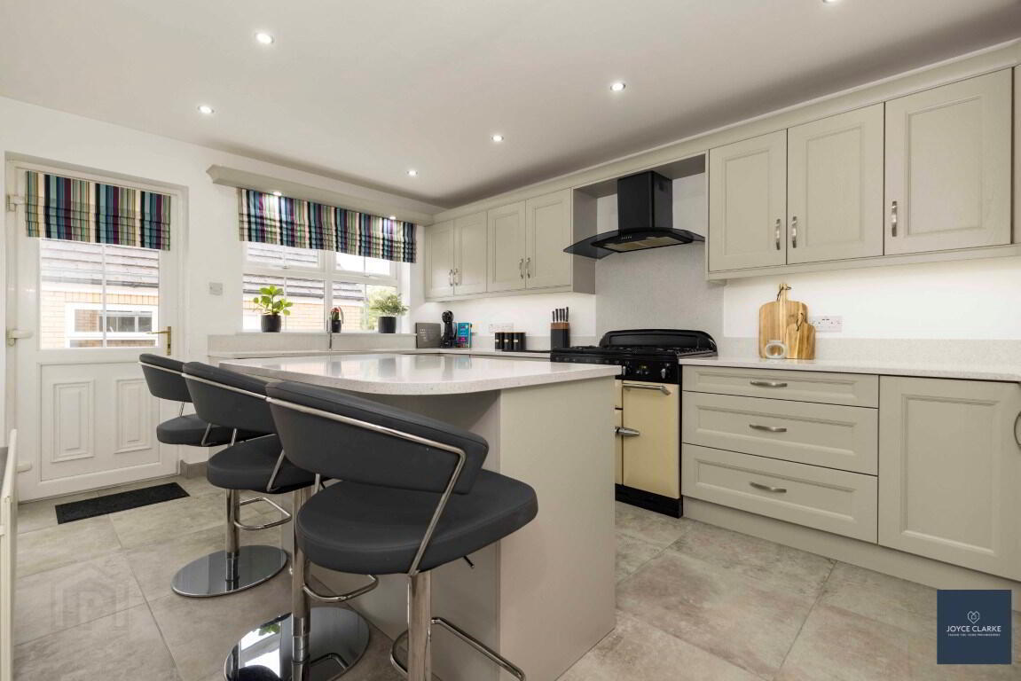 43 Huntingdale Lodge 13 of 46