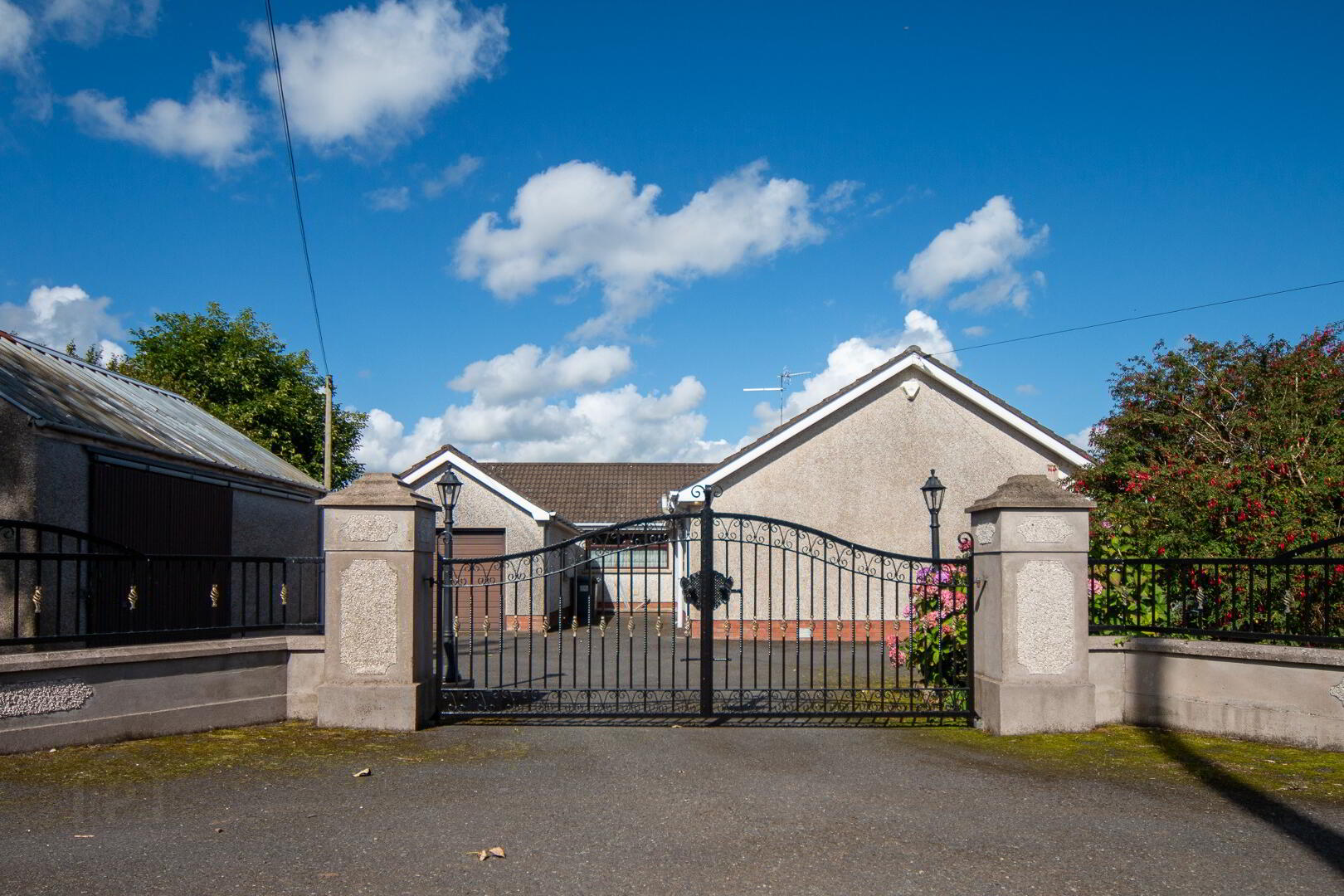 61 Newtownhamilton Road 3 of 24