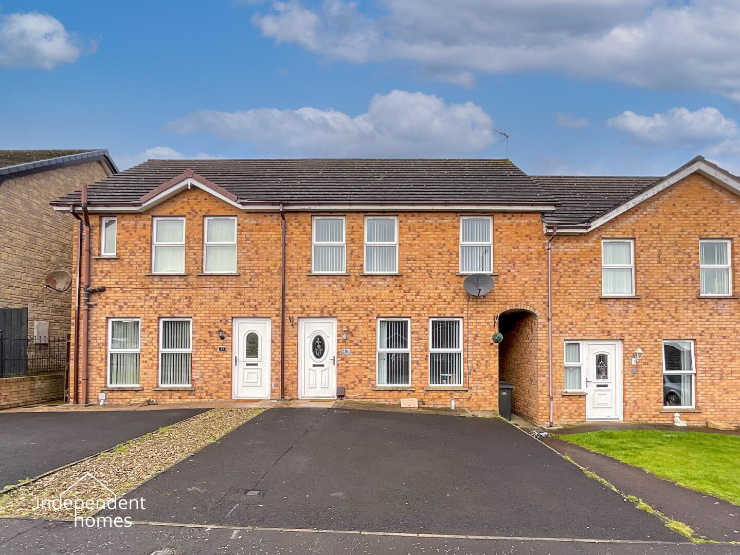 16 Blackthorn Green 1 of 12