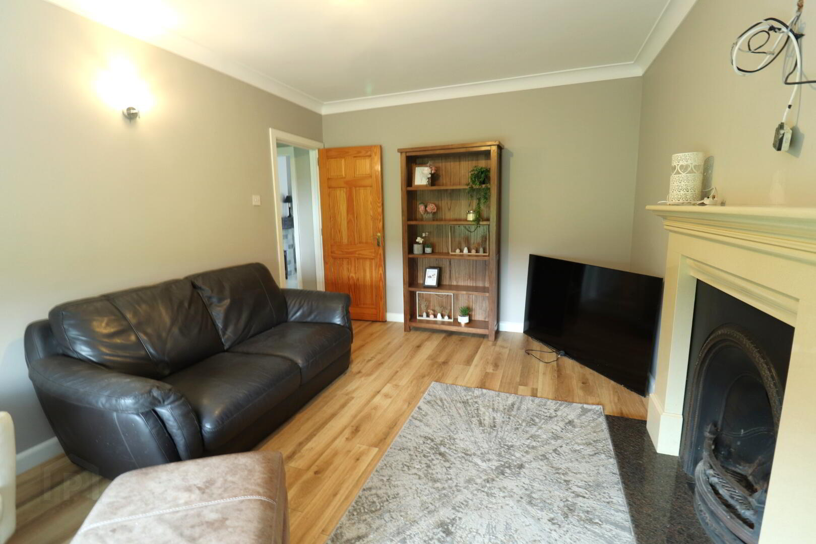 4 Woodhouse Road 6 of 17