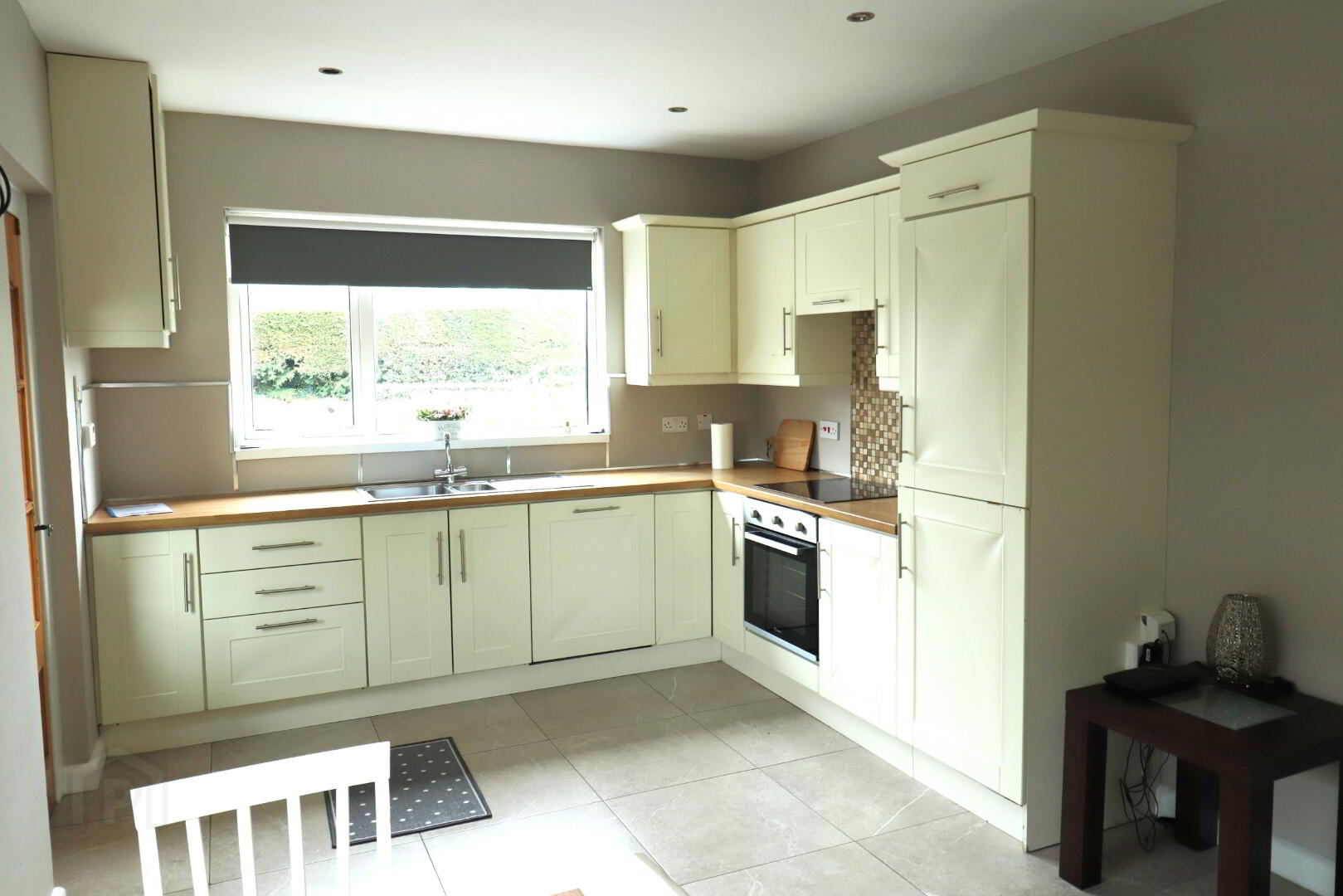 4 Woodhouse Road 8 of 17
