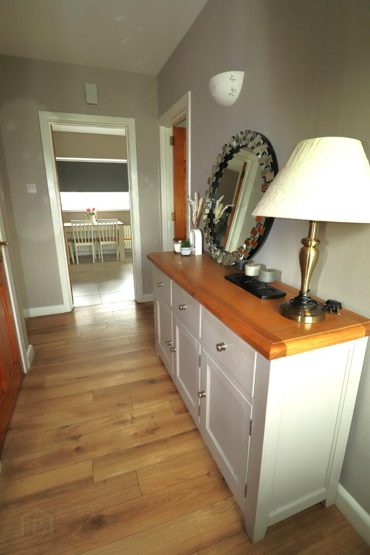 4 Woodhouse Road 11 of 17