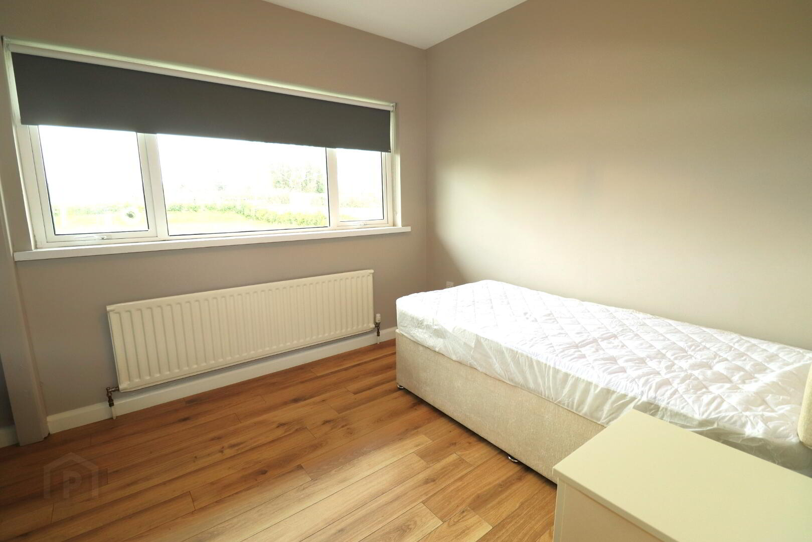 4 Woodhouse Road 12 of 17
