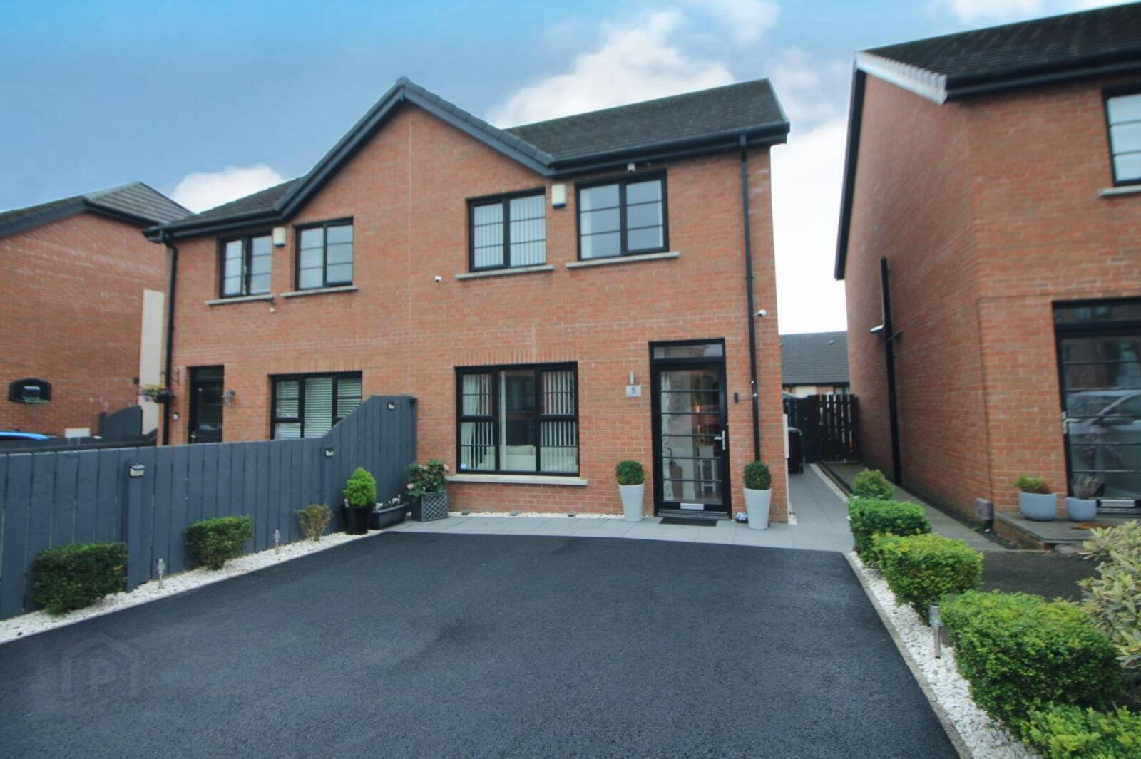 5 Highgrove Crescent 1 of 20