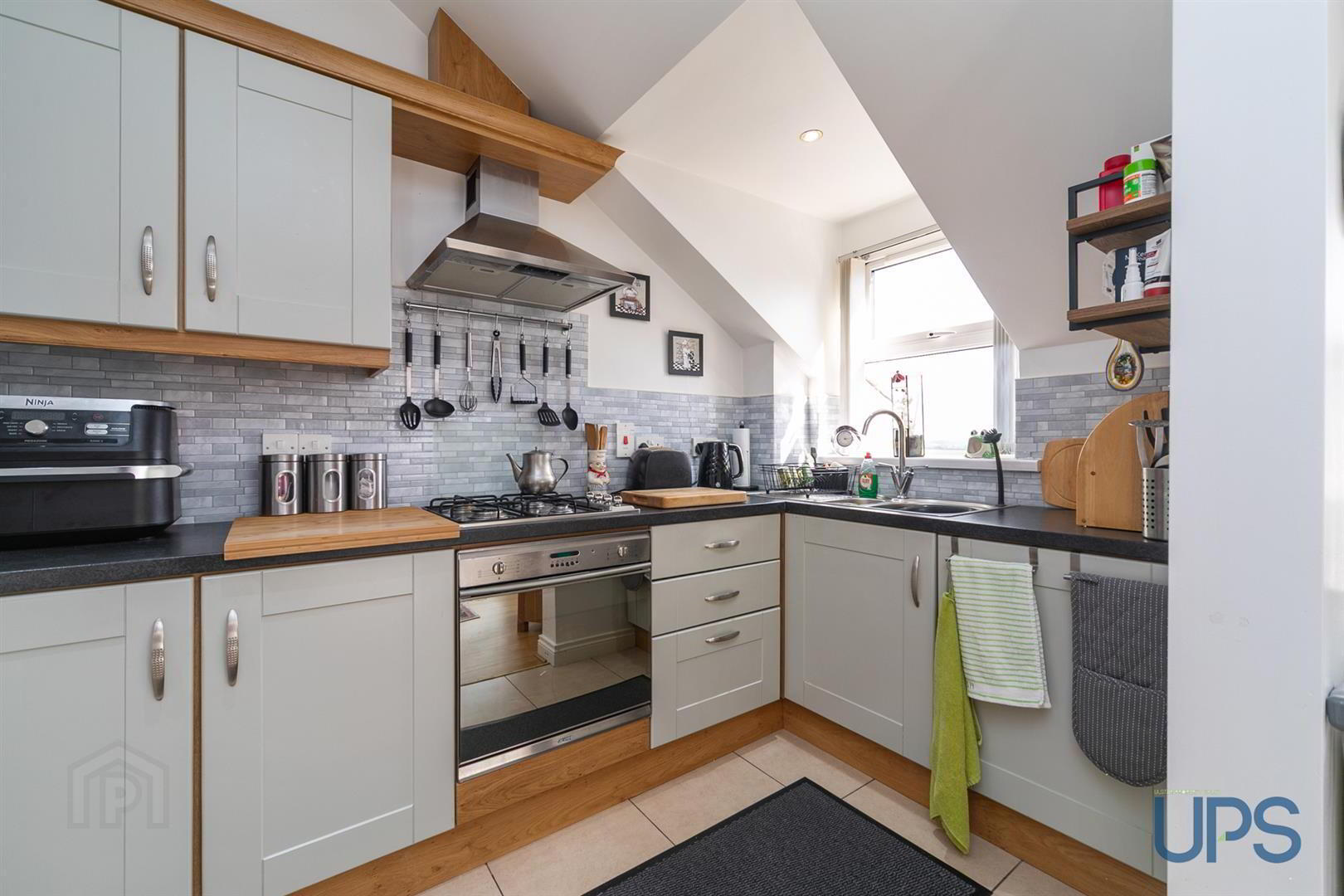 Apt 10 Pinetree Court, 157 Glen Road 9 of 27