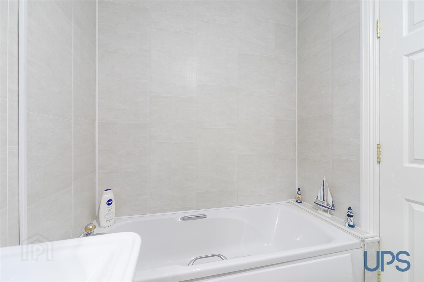 Apt 10 Pinetree Court, 157 Glen Road 18 of 27
