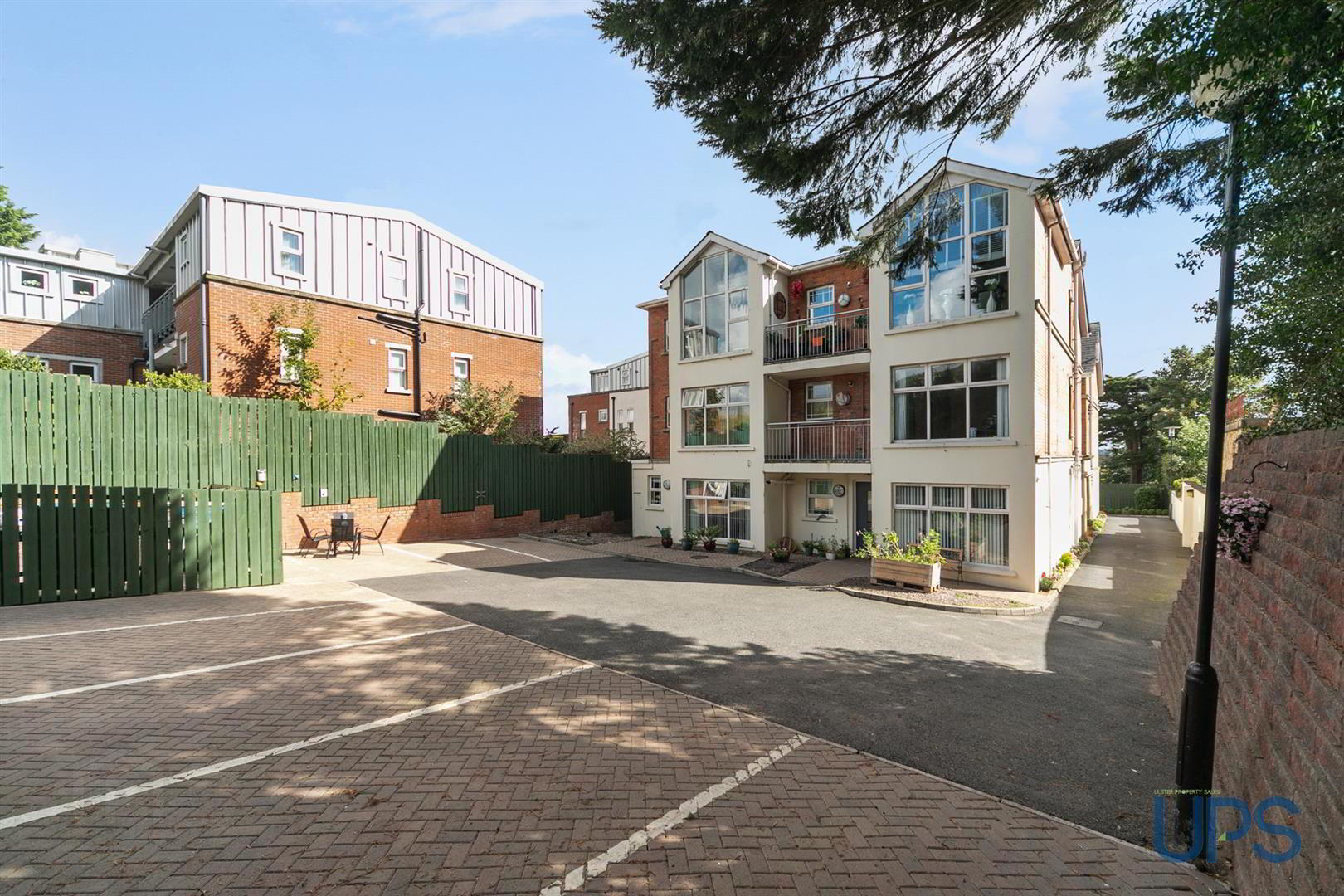 Apt 10 Pinetree Court, 157 Glen Road 21 of 27