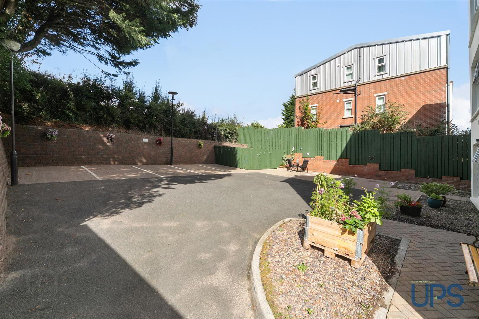 Apt 10 Pinetree Court, 157 Glen Road 20 of 27