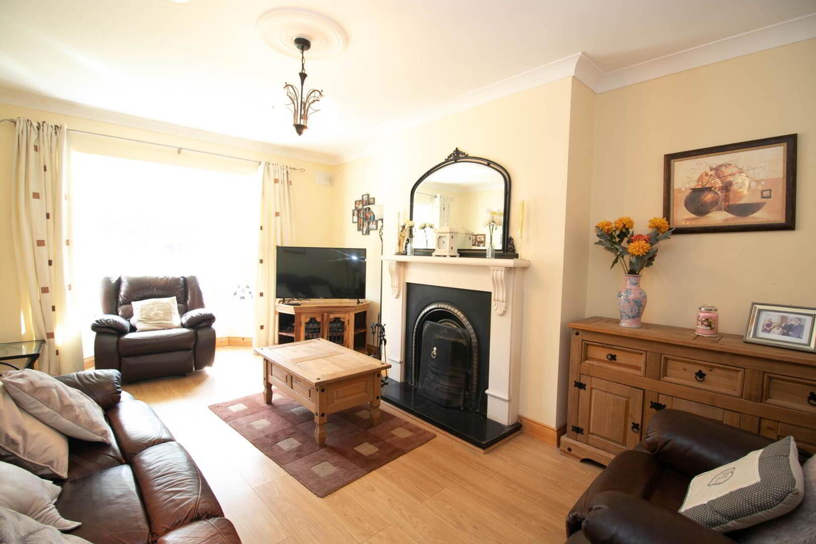 2 Hollyhock Road 4 of 23