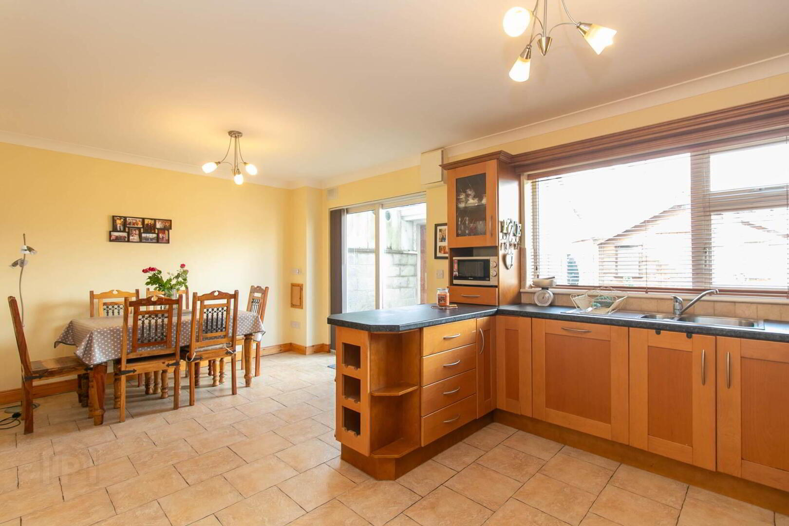 2 Hollyhock Road 6 of 23