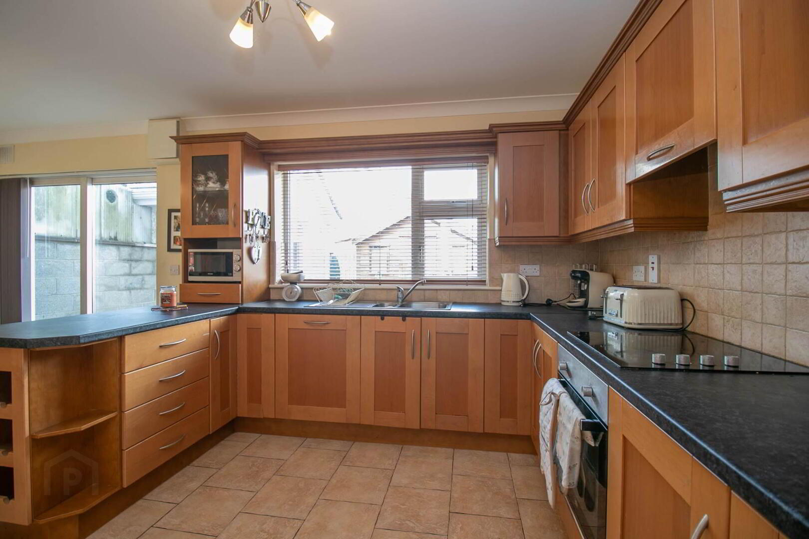 2 Hollyhock Road 7 of 23