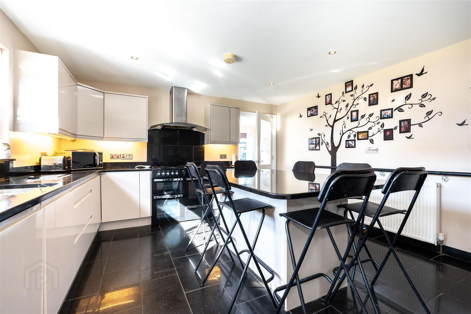 168 Glen Road 11 of 37