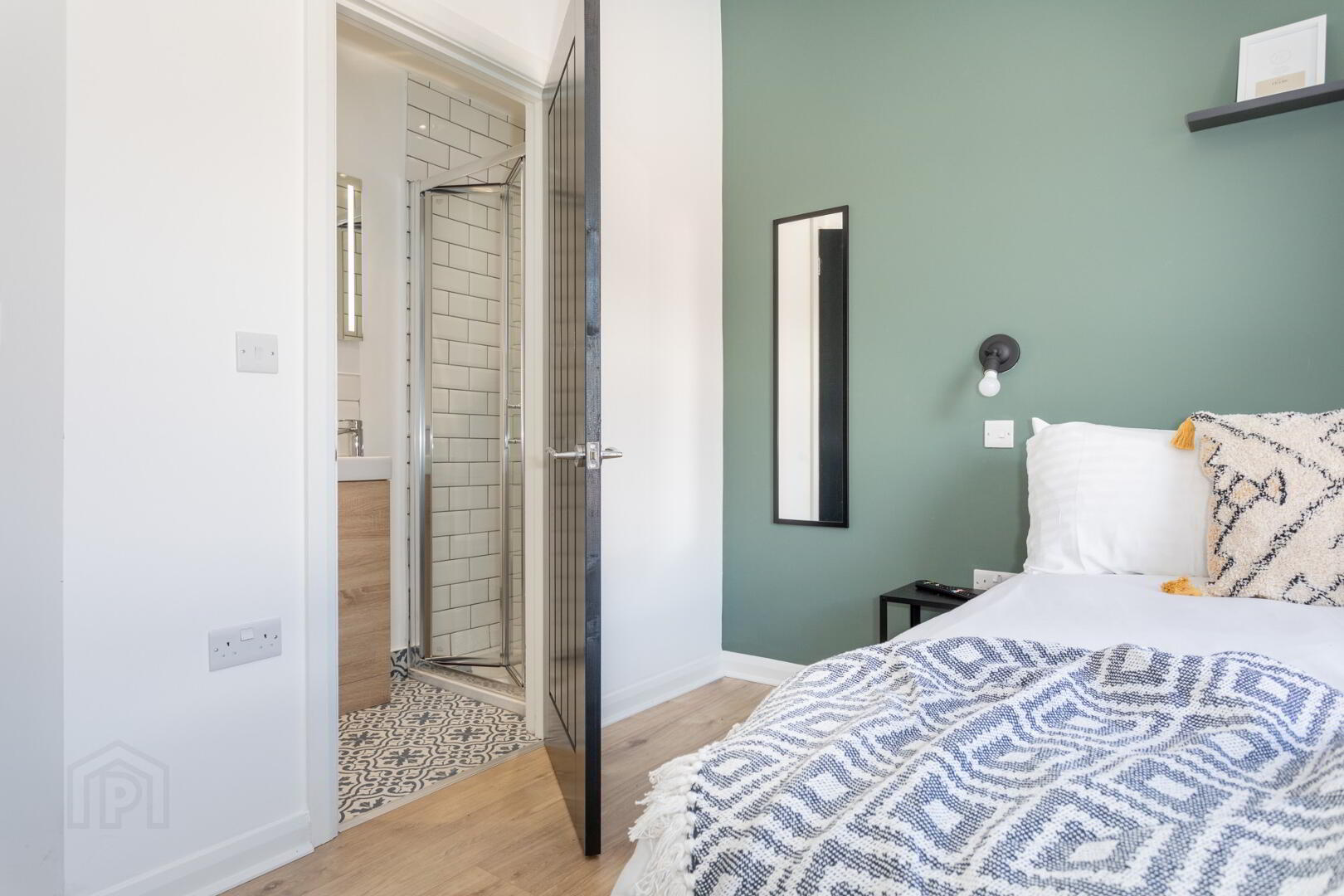 Room 5, 9 Frank Street 7 of 24