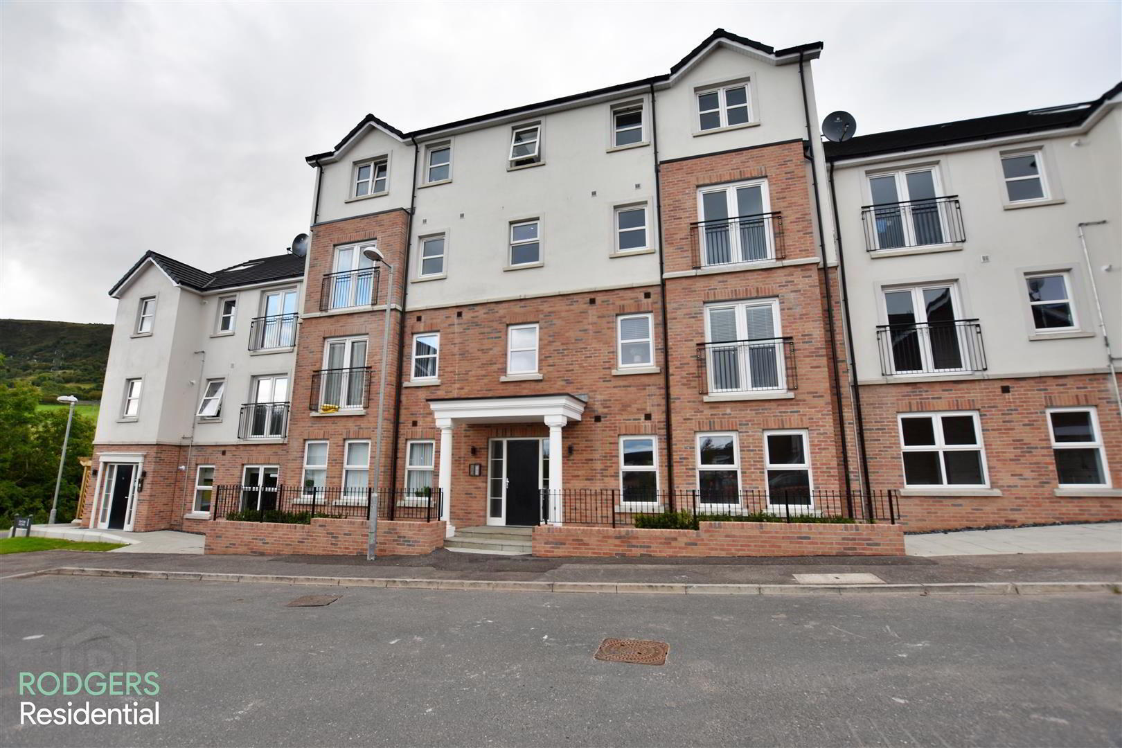 Apt 5, 12a Highgrove Meadows 1 of 12