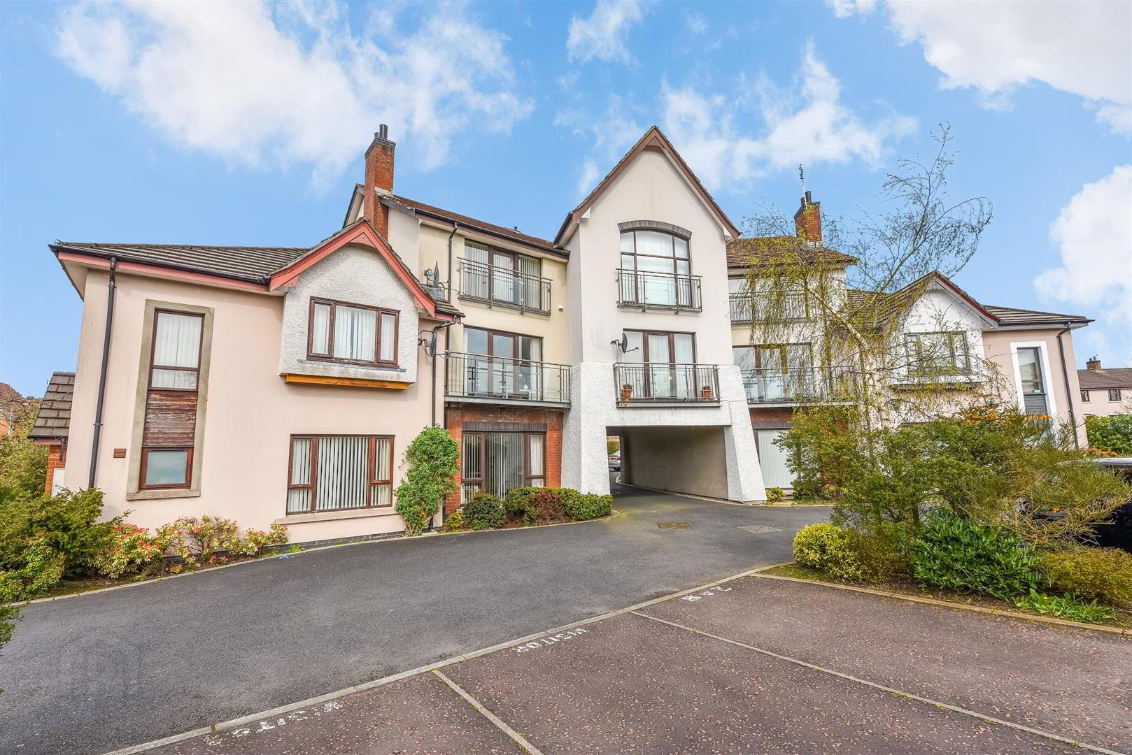24e Shaftesbury Road 1 of 9