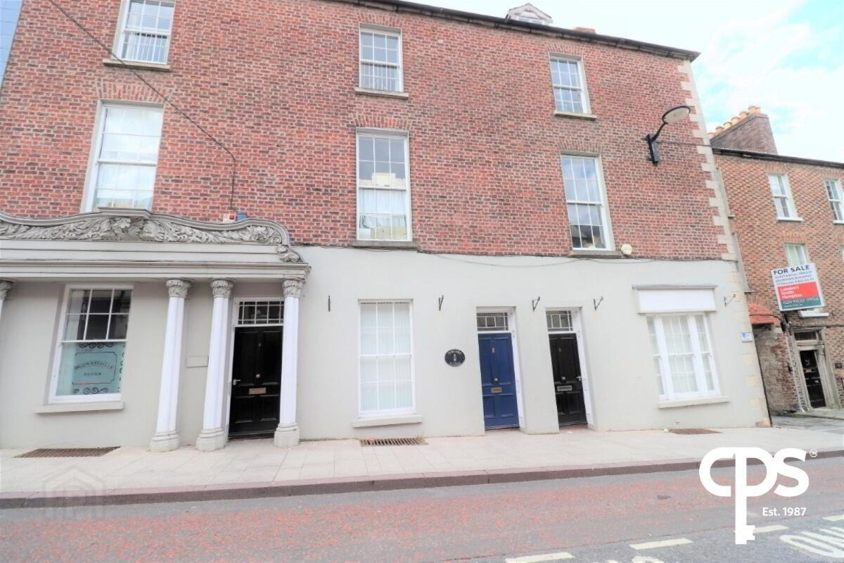 Apt 4, 6-8 Russell Street 1 of 4