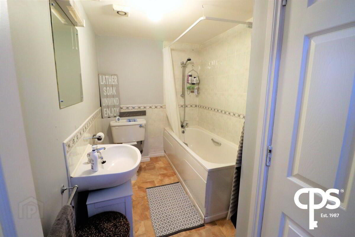 Apt 4, 6-8 Russell Street 4 of 4