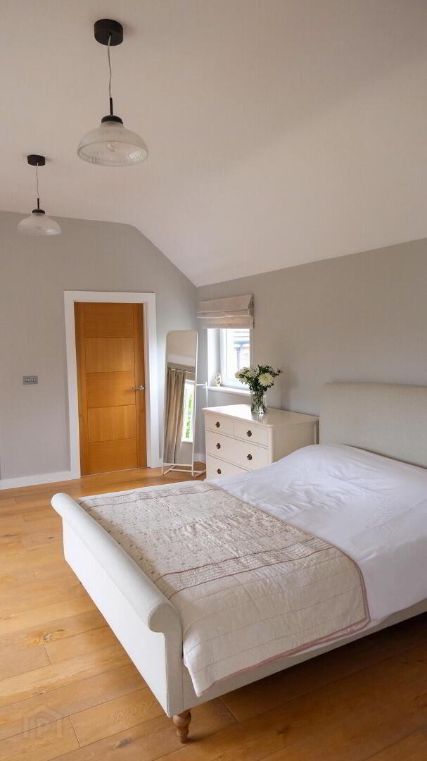 4 Farm Court 50 of 64