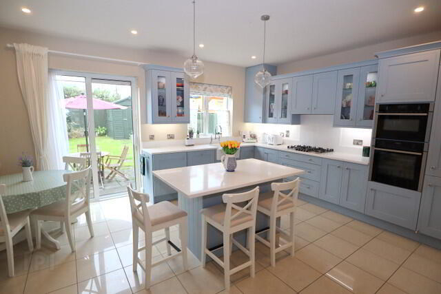 4 Cairnes Court 8 of 20