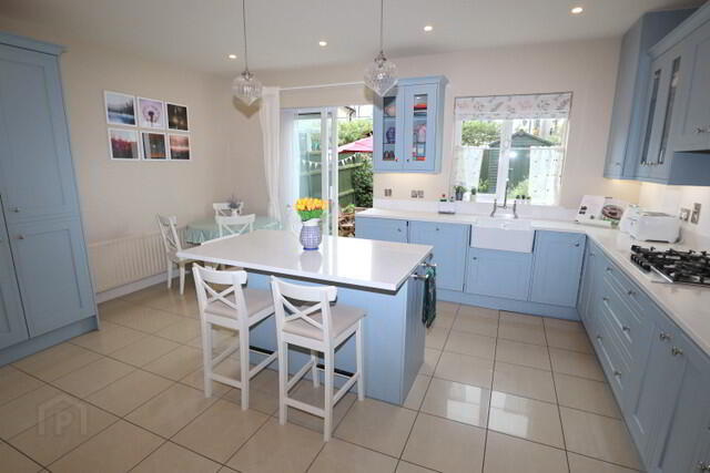 4 Cairnes Court 5 of 20