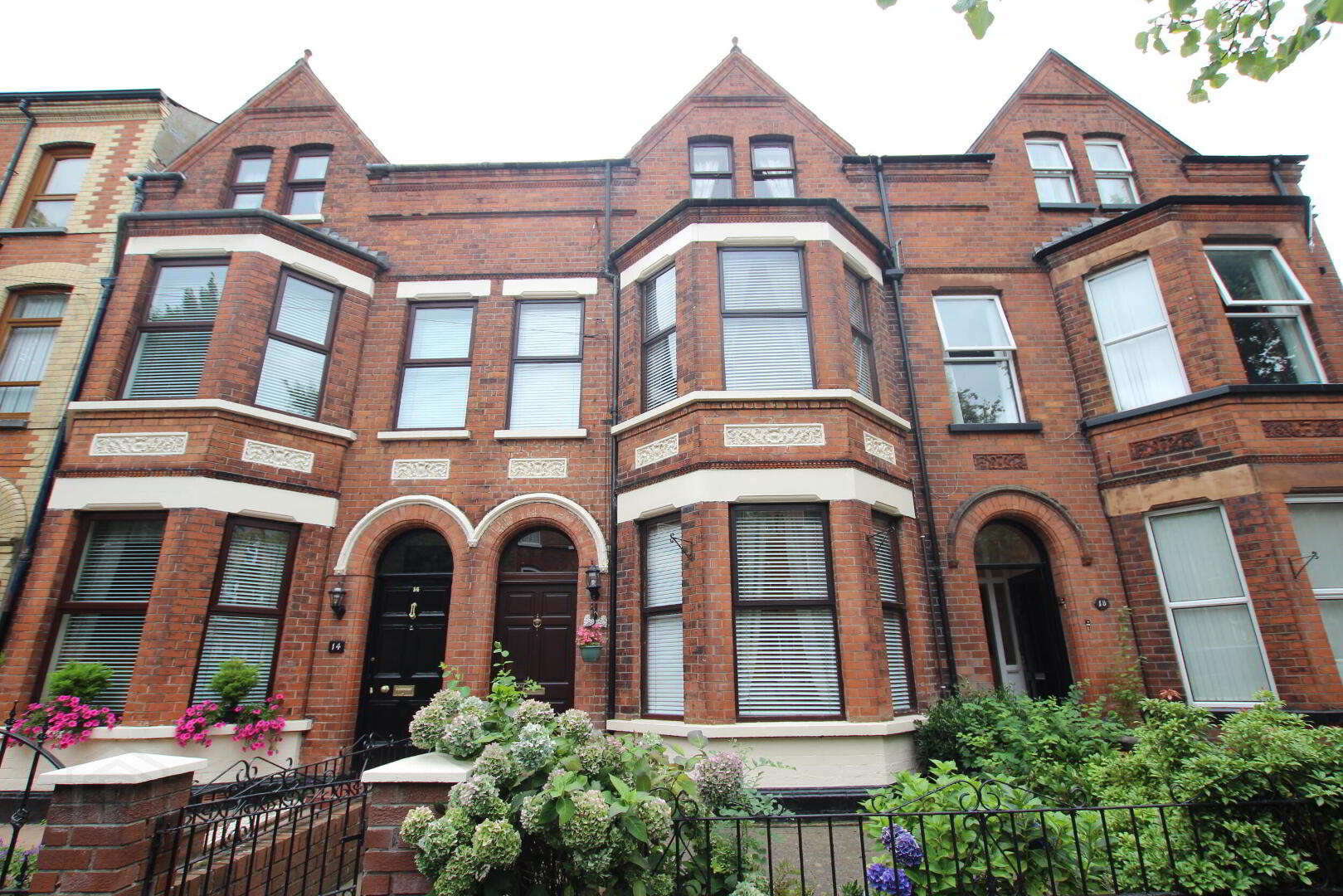 16 Rosemount Gardens 1 of 8