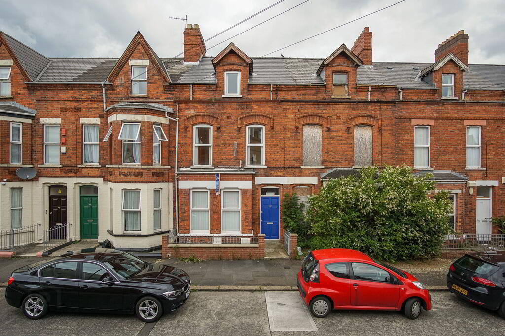Flat 2, 98 Cromwell Road 1 of 2