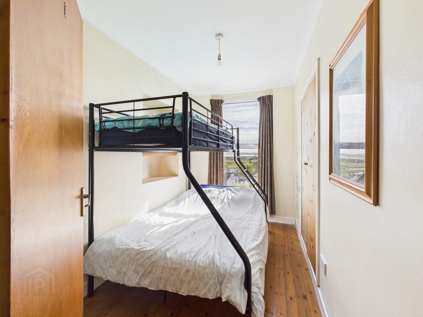 11 The Terrace Strand Street 19 of 49