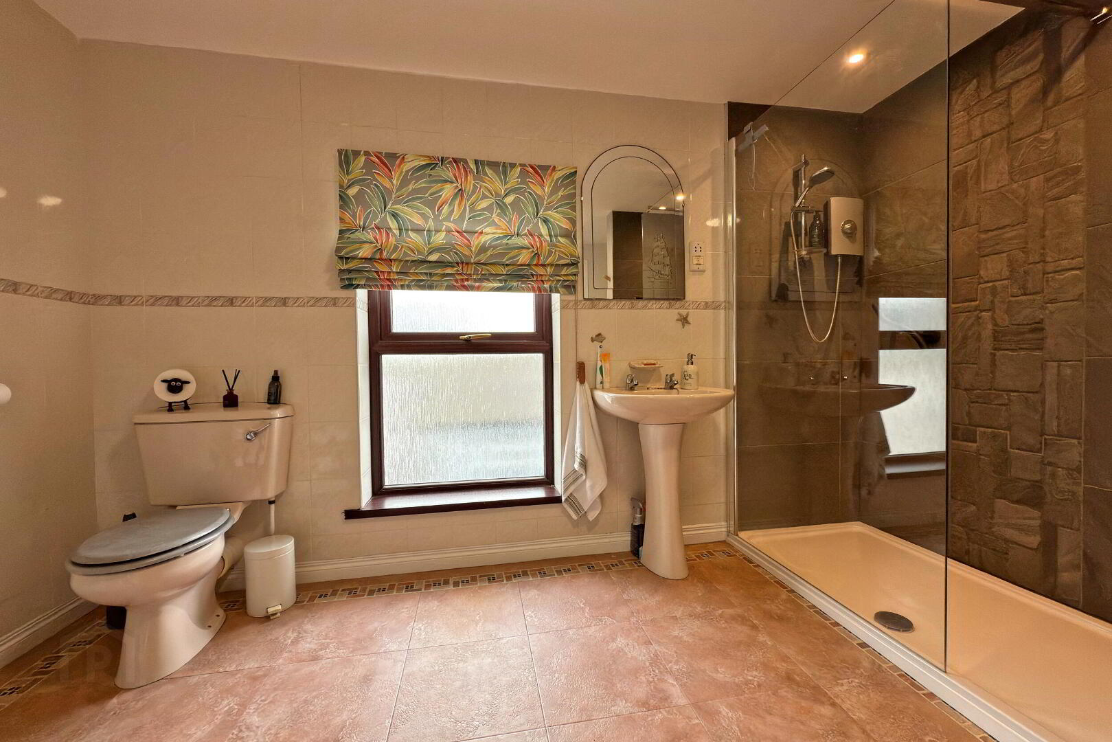 8 Lansdowne Manor, 2 Lansdowne Crescent 14 of 16