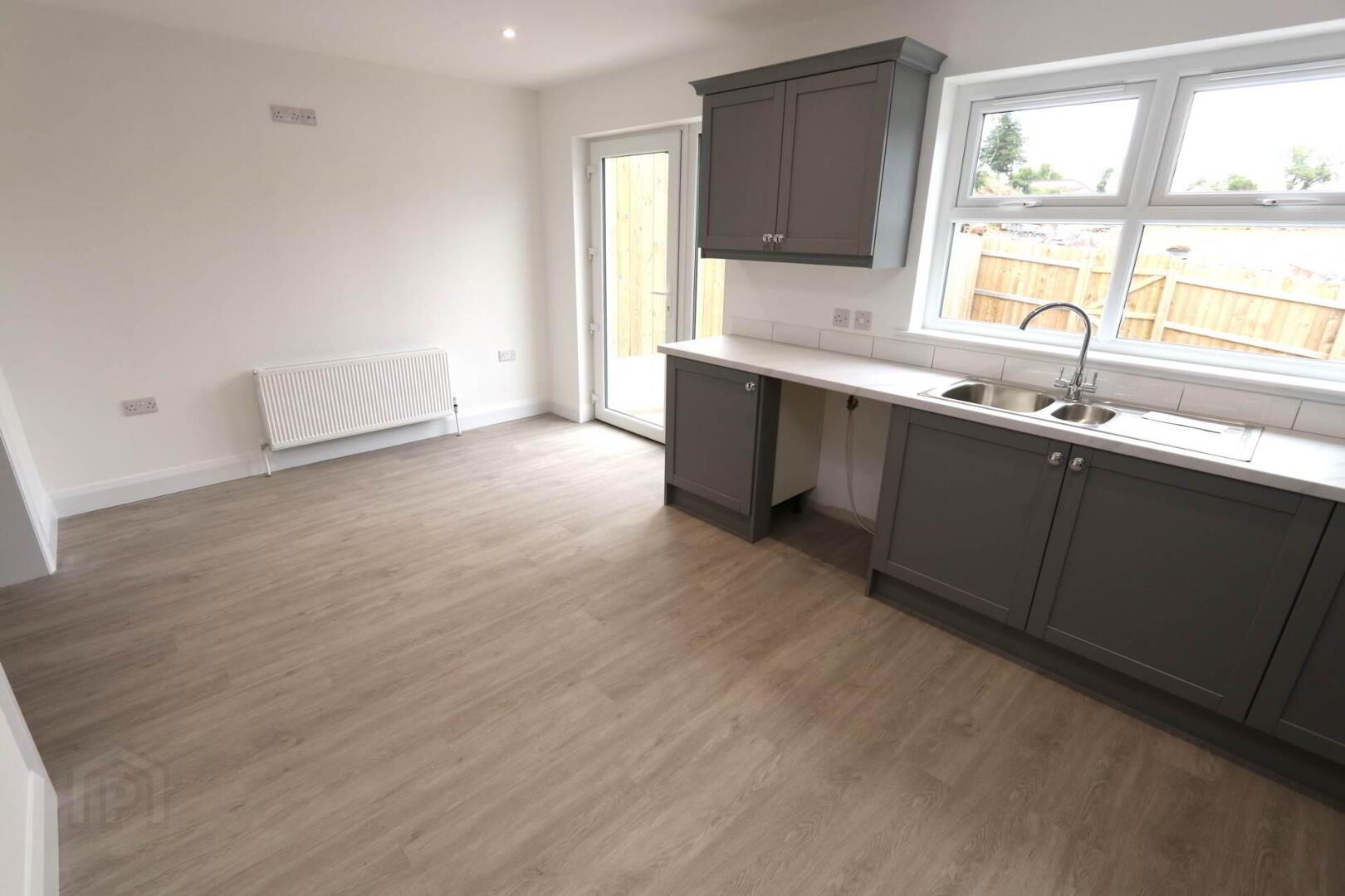 11 Castletown Brae 4 of 17